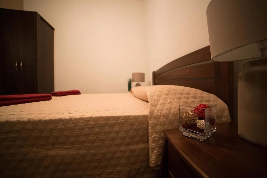 *** מלון לבוב Aparthotel Na Mytniy אוקראינה